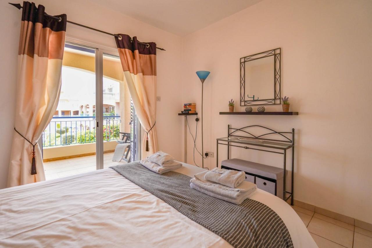 Resitour - Regina Gardens Apartment Paphos ภายนอก รูปภาพ