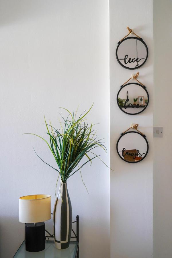 Resitour - Regina Gardens Apartment Paphos ภายนอก รูปภาพ