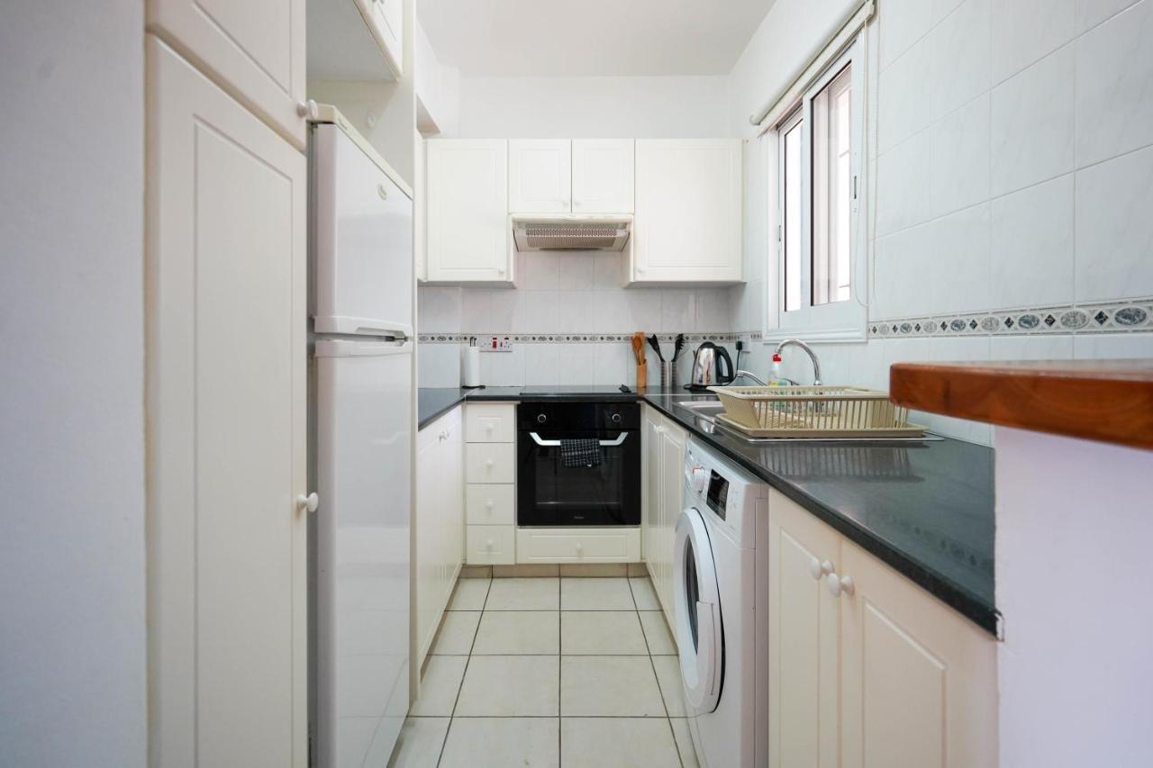 Resitour - Regina Gardens Apartment Paphos ภายนอก รูปภาพ