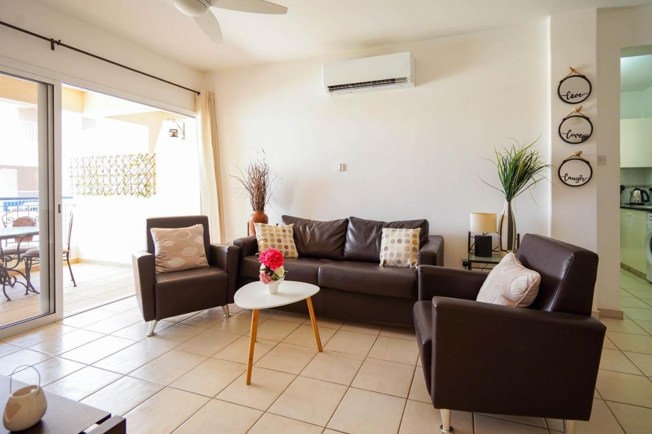 Resitour - Regina Gardens Apartment Paphos ภายนอก รูปภาพ