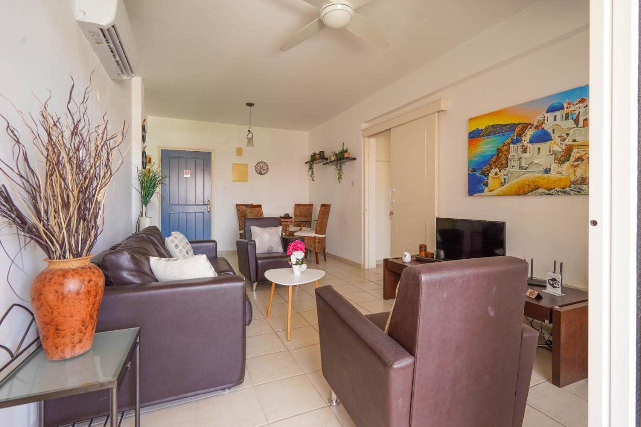 Resitour - Regina Gardens Apartment Paphos ภายนอก รูปภาพ