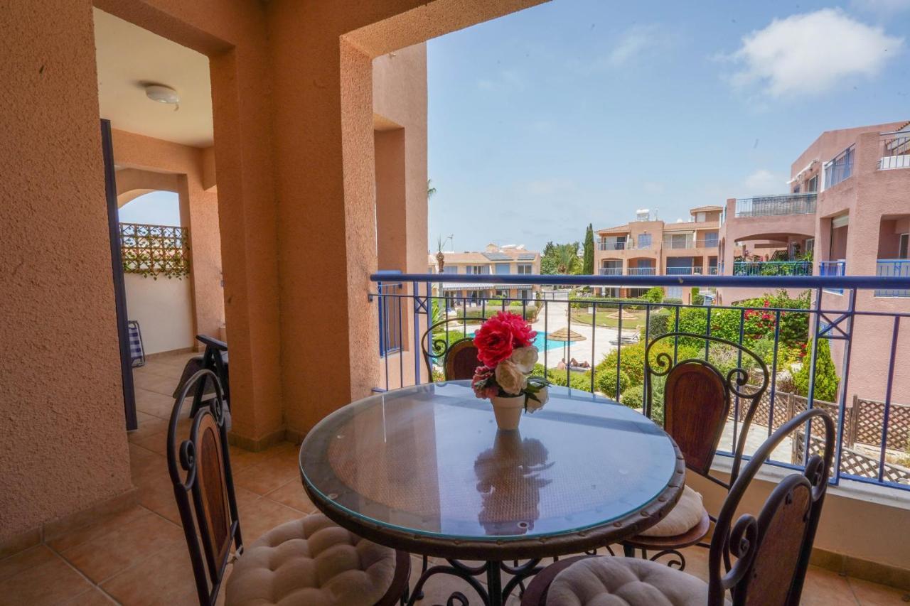 Resitour - Regina Gardens Apartment Paphos ภายนอก รูปภาพ