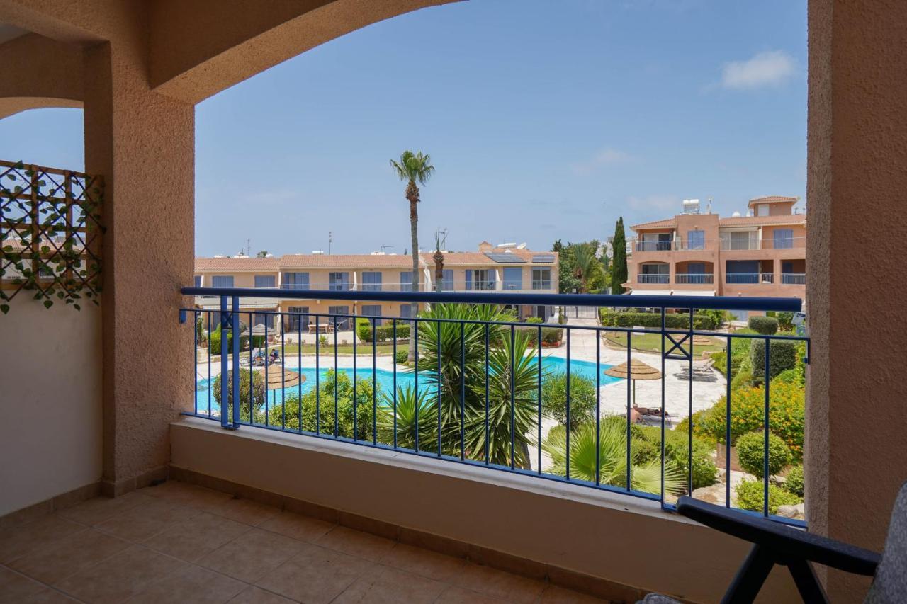 Resitour - Regina Gardens Apartment Paphos ภายนอก รูปภาพ