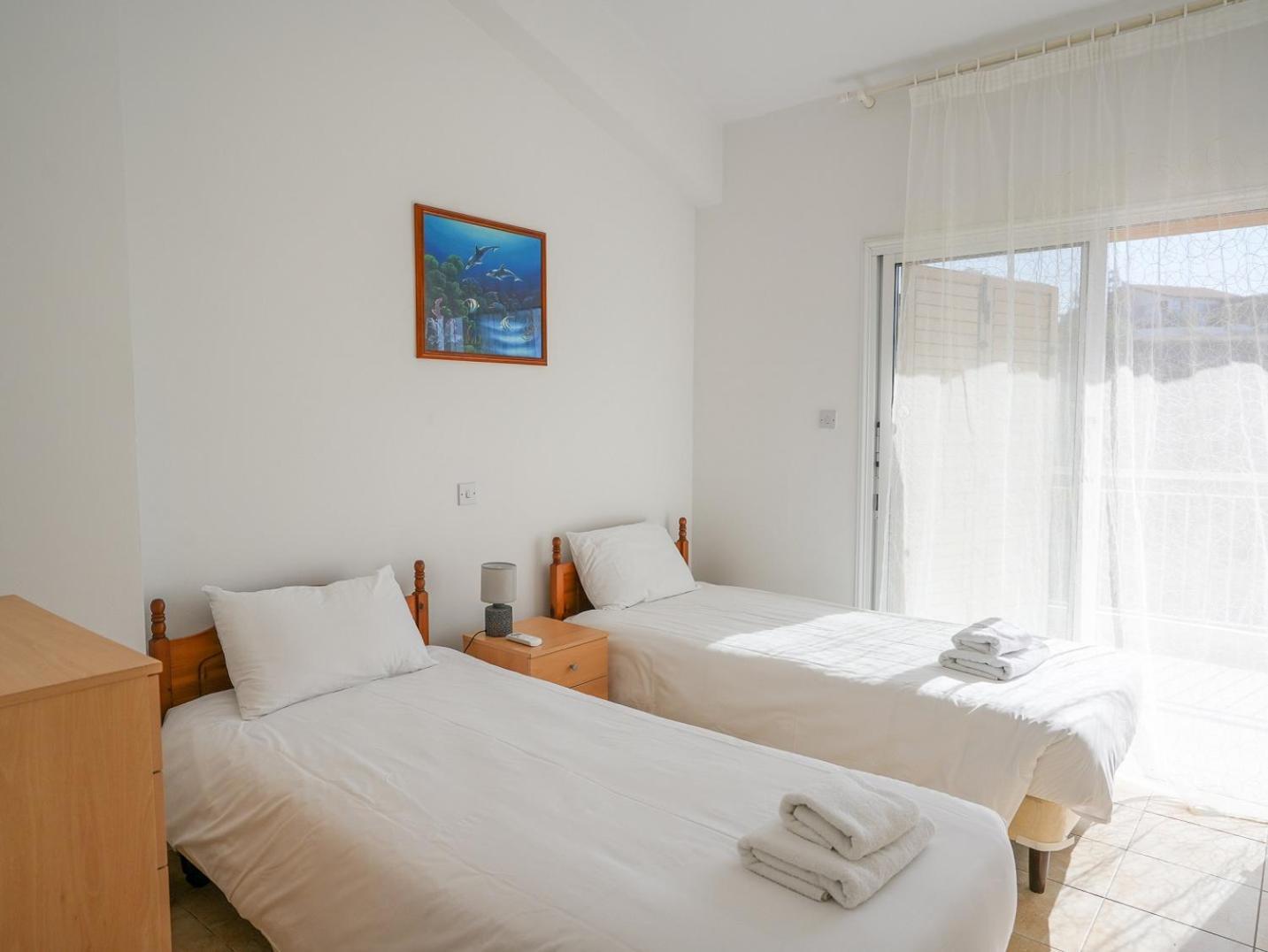 Resitour - Regina Gardens Apartment Paphos ภายนอก รูปภาพ