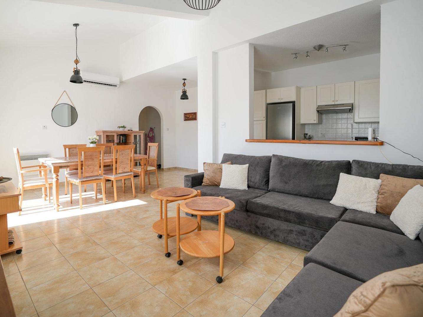 Resitour - Regina Gardens Apartment Paphos ภายนอก รูปภาพ