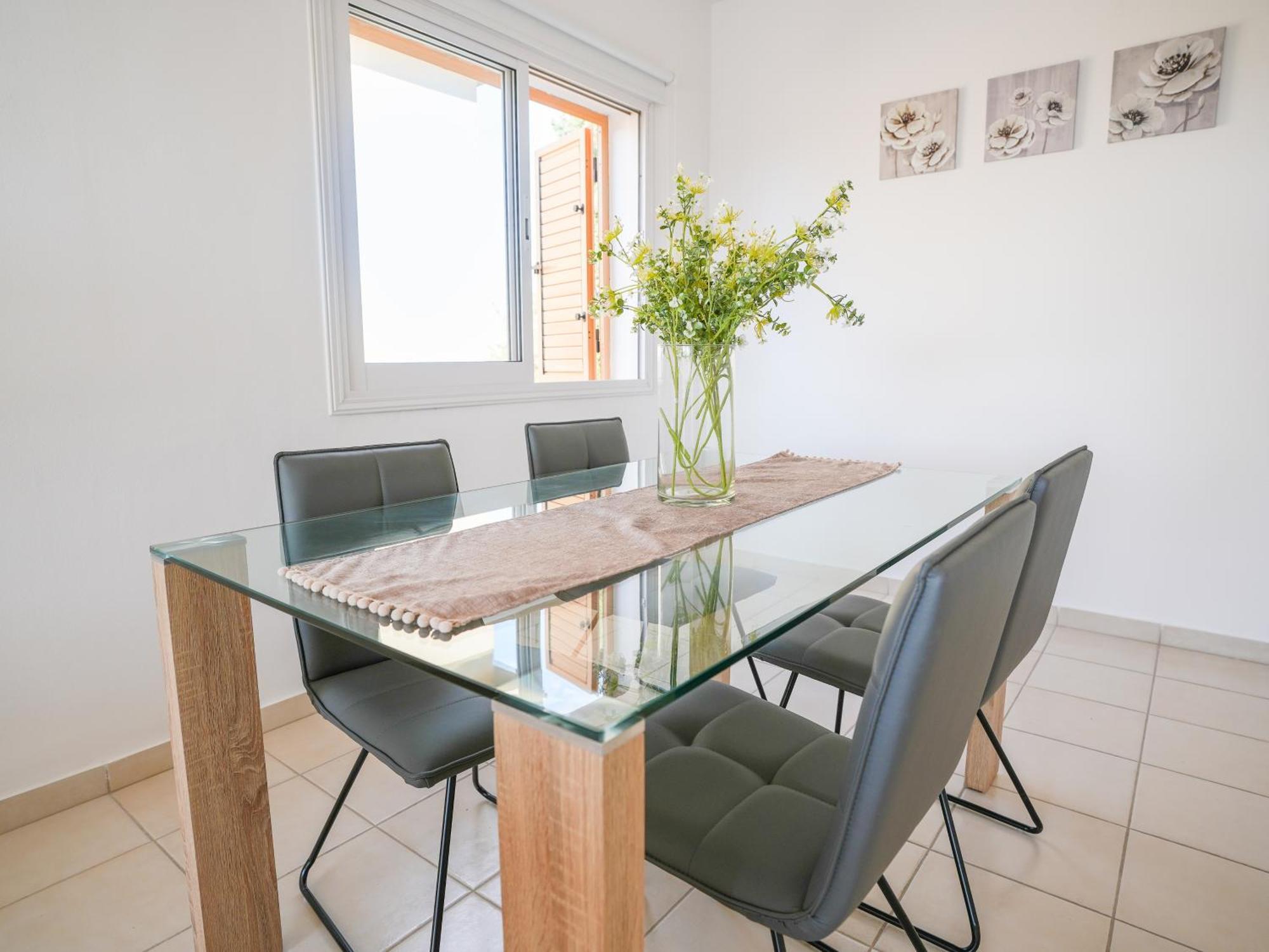 Resitour - Regina Gardens Apartment Paphos ภายนอก รูปภาพ