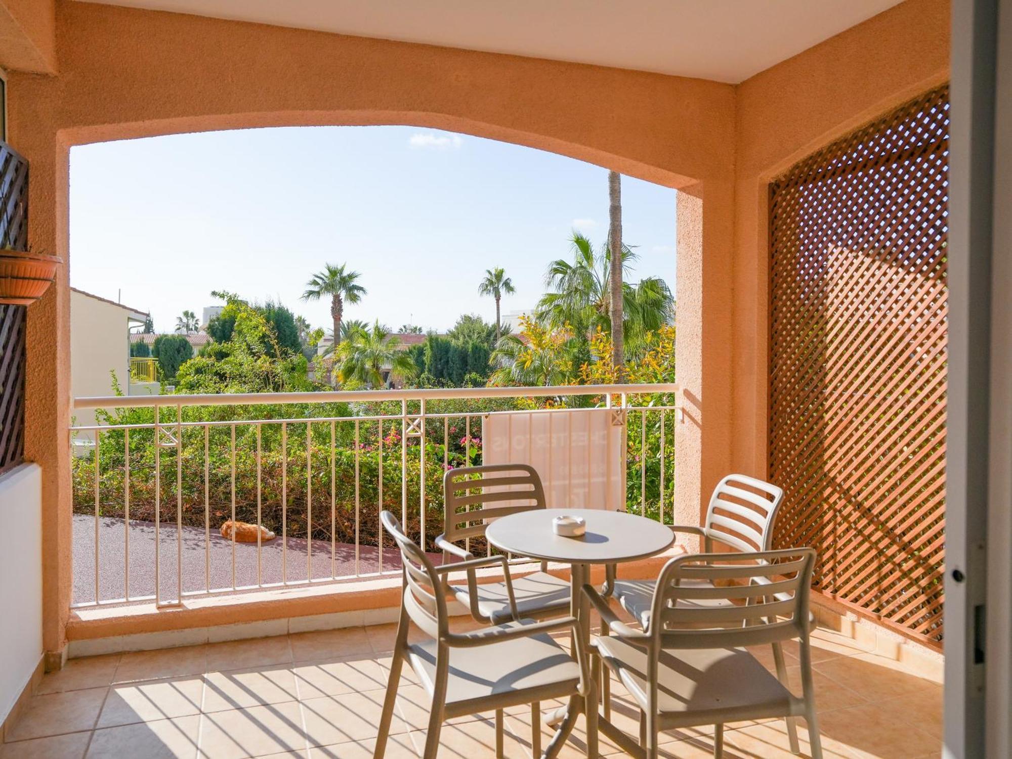 Resitour - Regina Gardens Apartment Paphos ภายนอก รูปภาพ