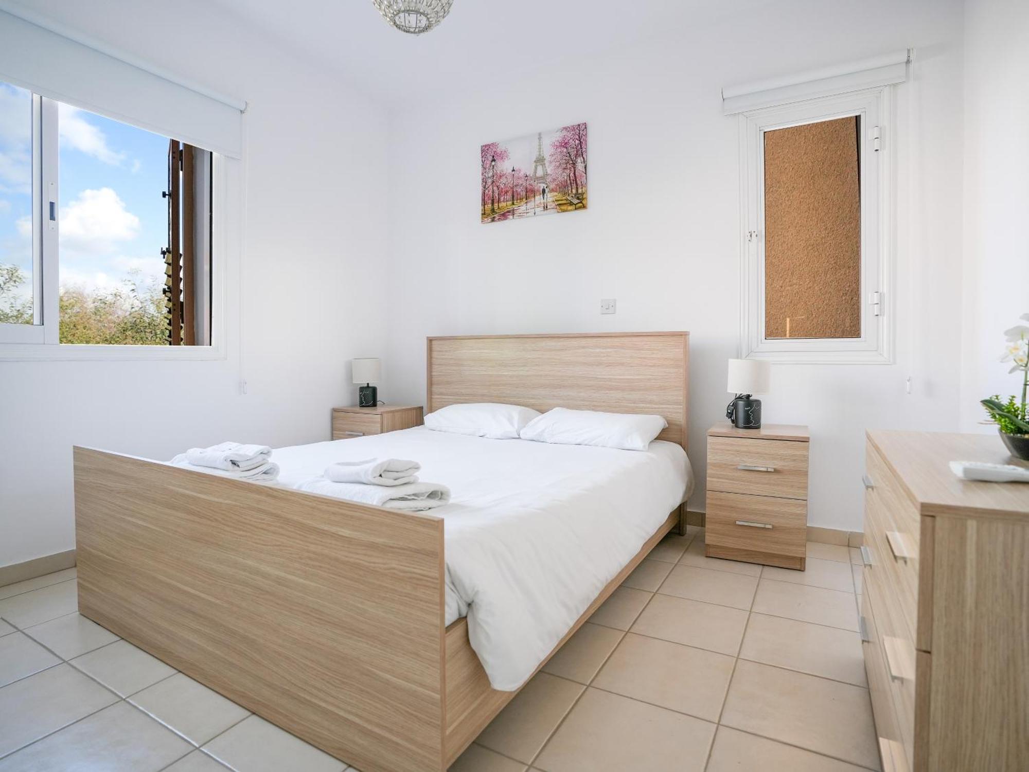 Resitour - Regina Gardens Apartment Paphos ภายนอก รูปภาพ