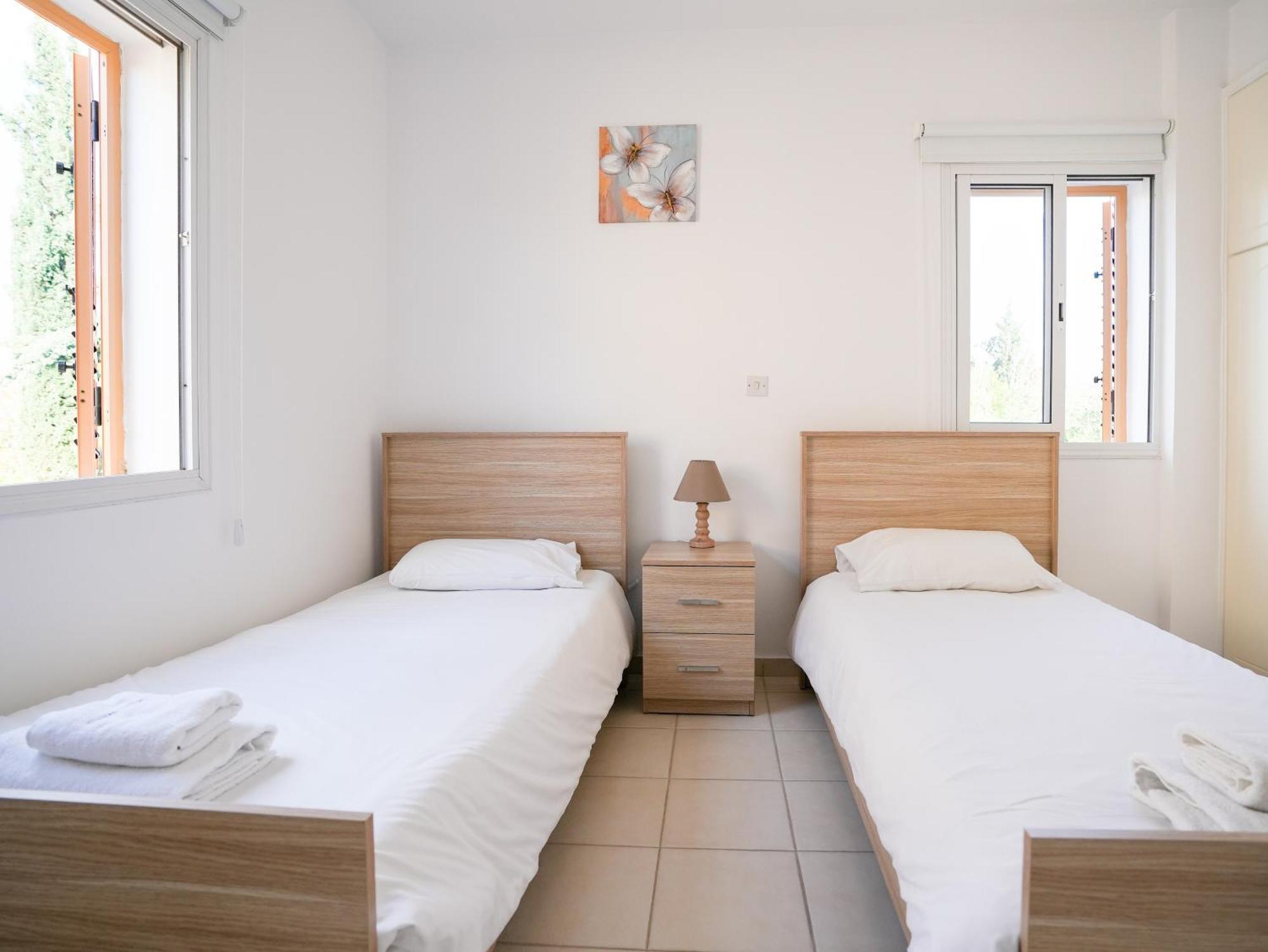 Resitour - Regina Gardens Apartment Paphos ภายนอก รูปภาพ