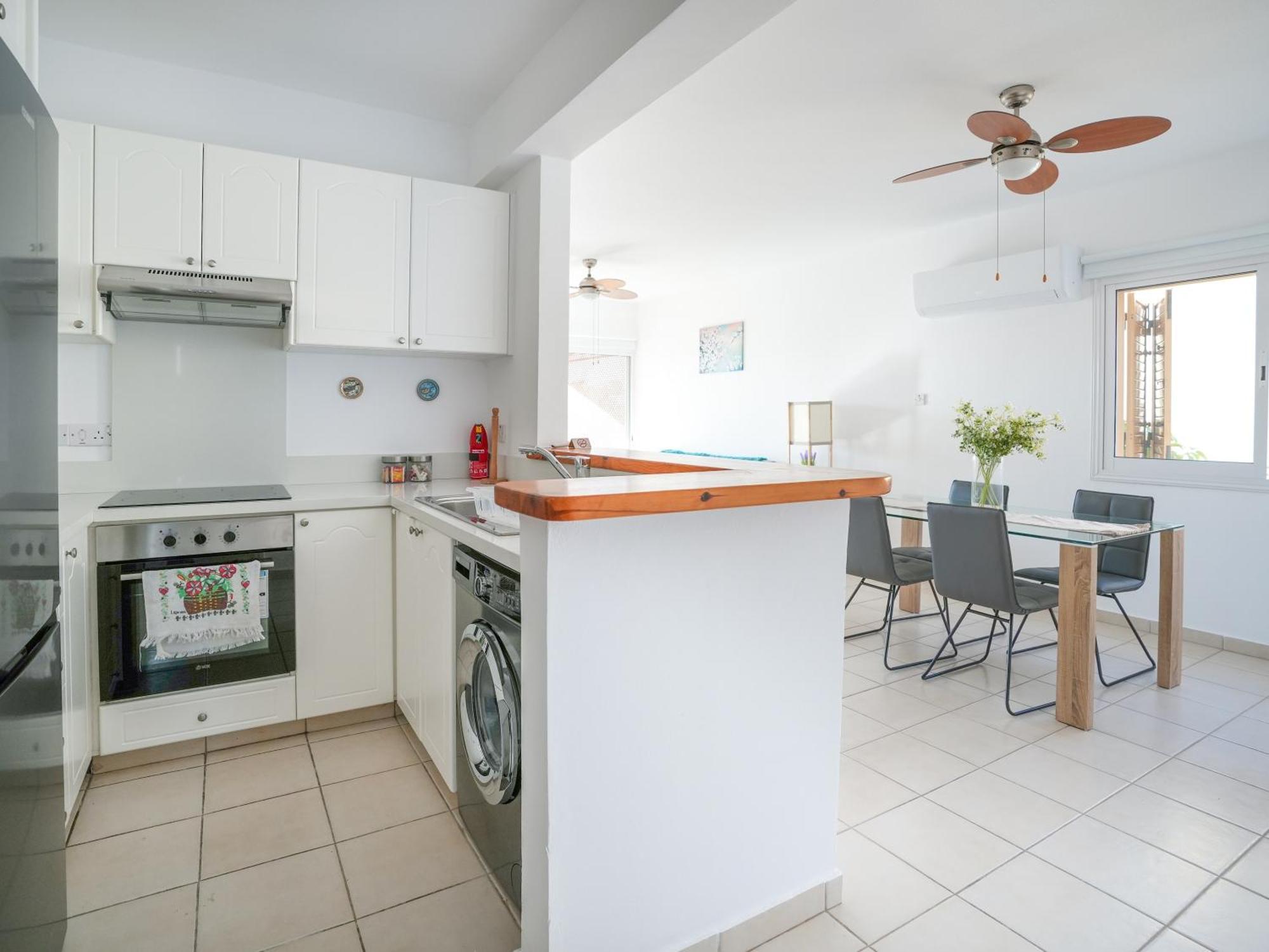 Resitour - Regina Gardens Apartment Paphos ภายนอก รูปภาพ