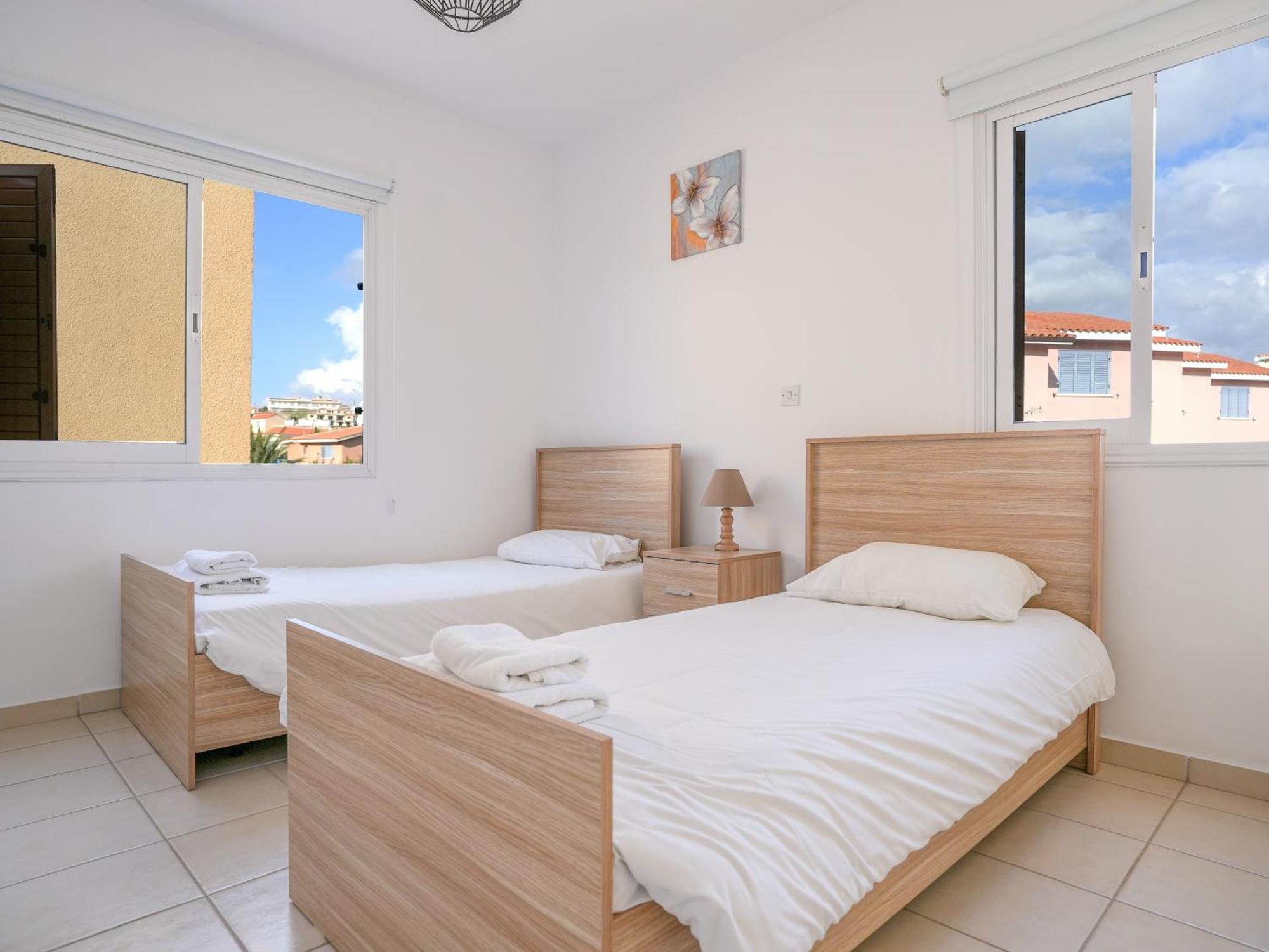Resitour - Regina Gardens Apartment Paphos ภายนอก รูปภาพ